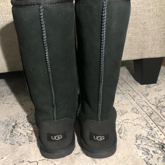 UGG Classic Tall II Black Boot Big Kid - Picture 8 of 9